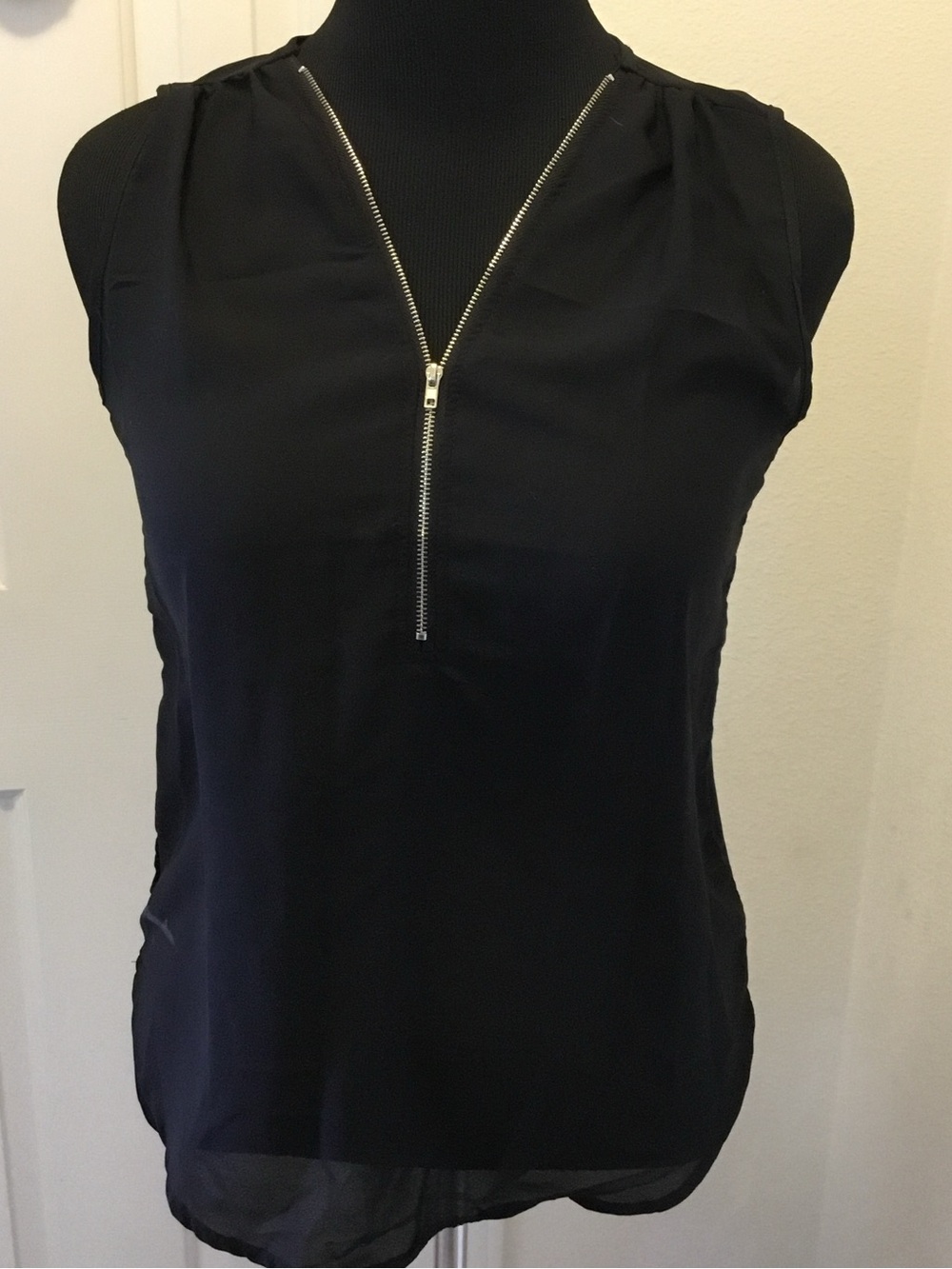 Black Sleeveless Zip-Front Women's Camisole